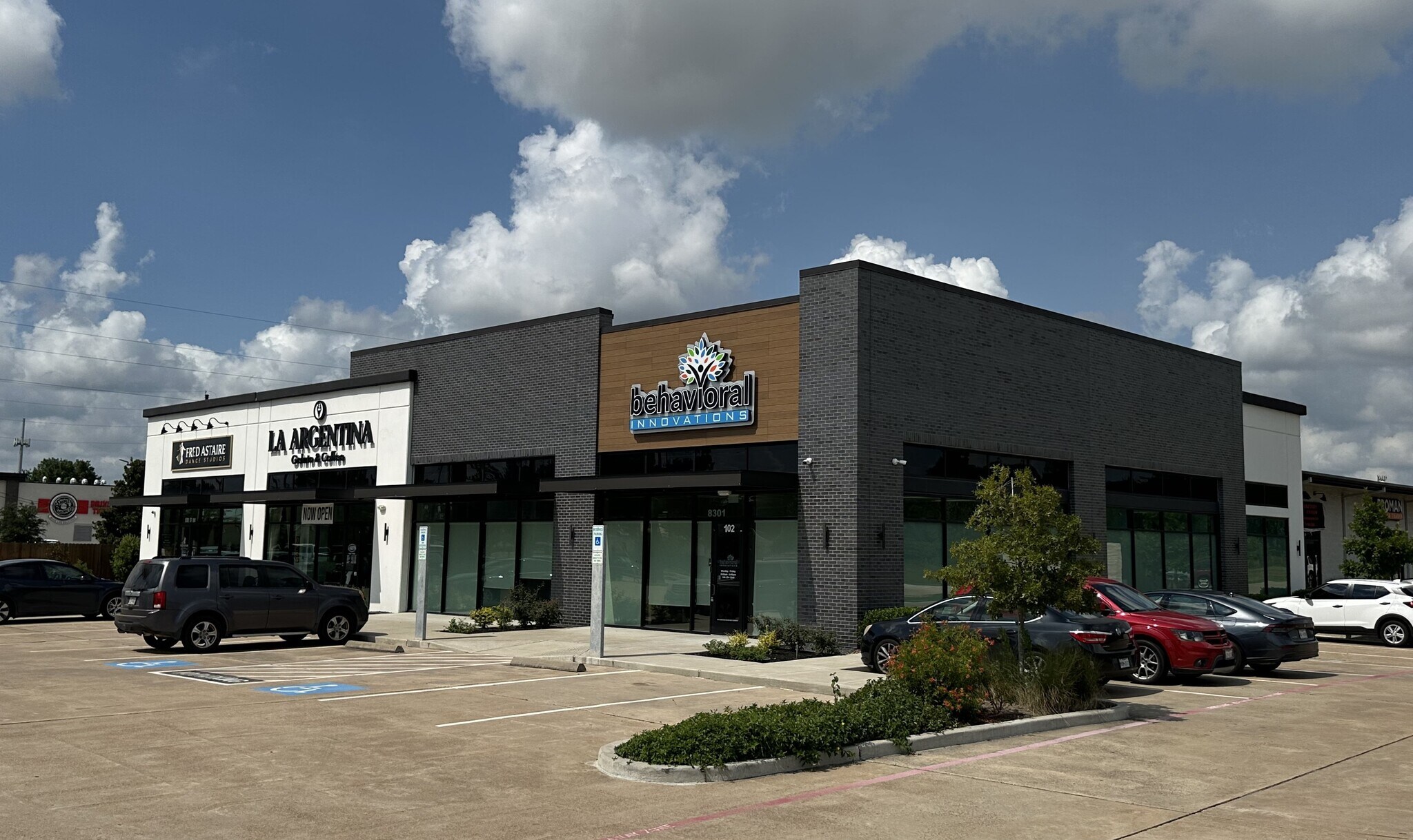 8301 Jones Rd, Houston, TX à louer Photo de l’immeuble– Image 1 sur 5