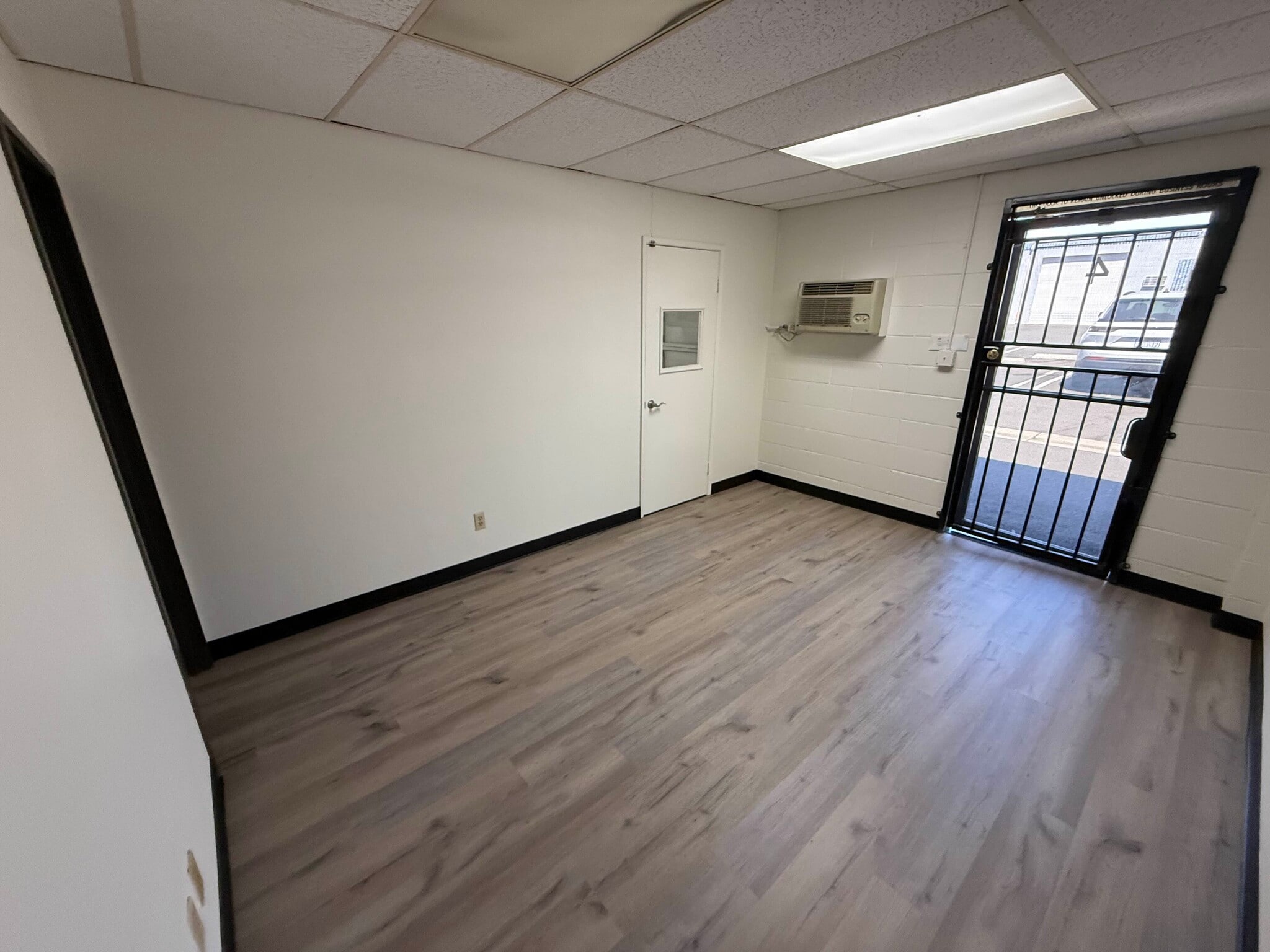 9510-9520 Owensmouth Ave, Chatsworth, CA à louer Photo intérieure– Image 1 sur 5