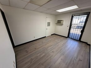 9510-9520 Owensmouth Ave, Chatsworth, CA à louer Photo intérieure– Image 1 sur 5