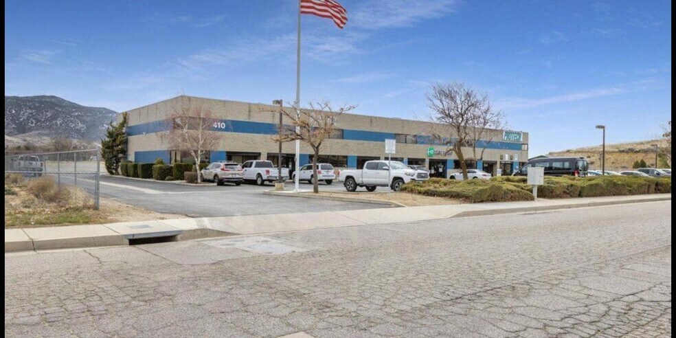 410 W J St, Tehachapi, CA à louer - Photo de l’immeuble – Image 3 sur 9