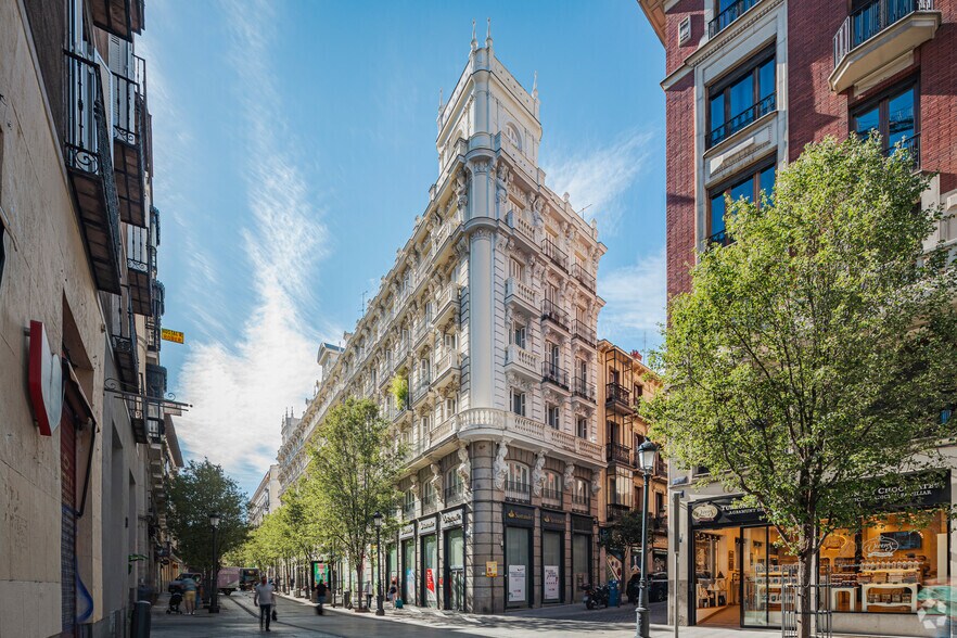 Immeuble residentiel dans Madrid, Madrid à vendre - Photo principale – Image 1 sur 3