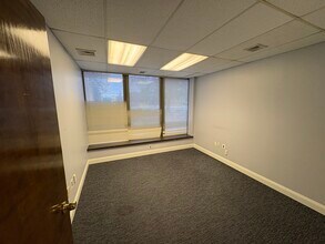 1101 N Kings Hwy, Cherry Hill, NJ à louer Photo intérieure– Image 2 sur 7