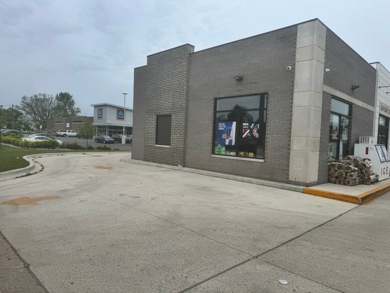 24010 Van Born Rd, Dearborn Heights, MI à louer - Photo de l’immeuble – Image 2 sur 9