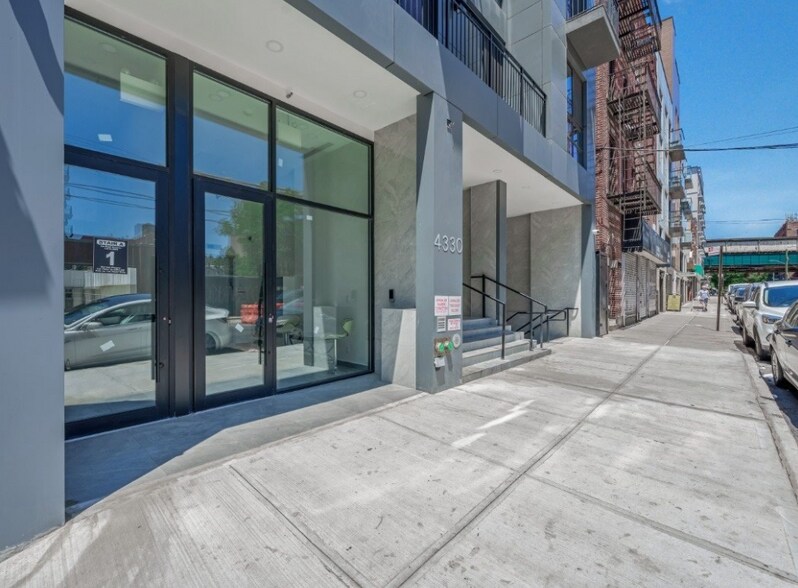 43-30 52nd St, Woodside, NY à vendre - Photo de l’immeuble – Image 2 sur 8