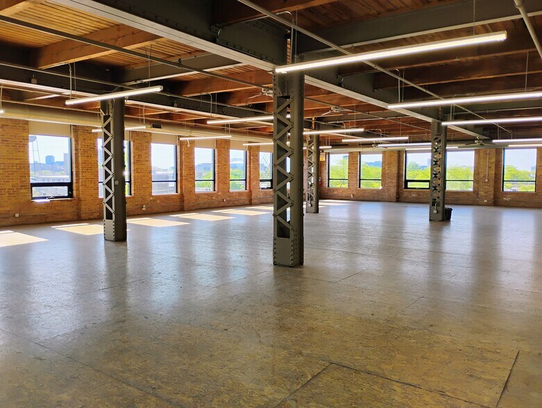 337 N Bell St, Chicago, IL à louer - Photo de l’immeuble – Image 1 sur 6