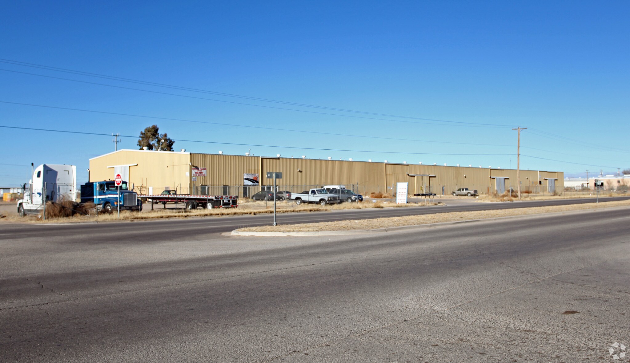 381 S Darrington Rd, El Paso, TX à louer Photo principale– Image 1 sur 11