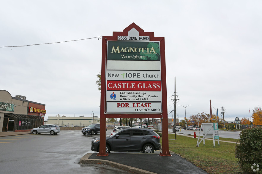 2555 Dixie Rd, Mississauga, ON à louer - Photo de l’immeuble – Image 2 sur 5