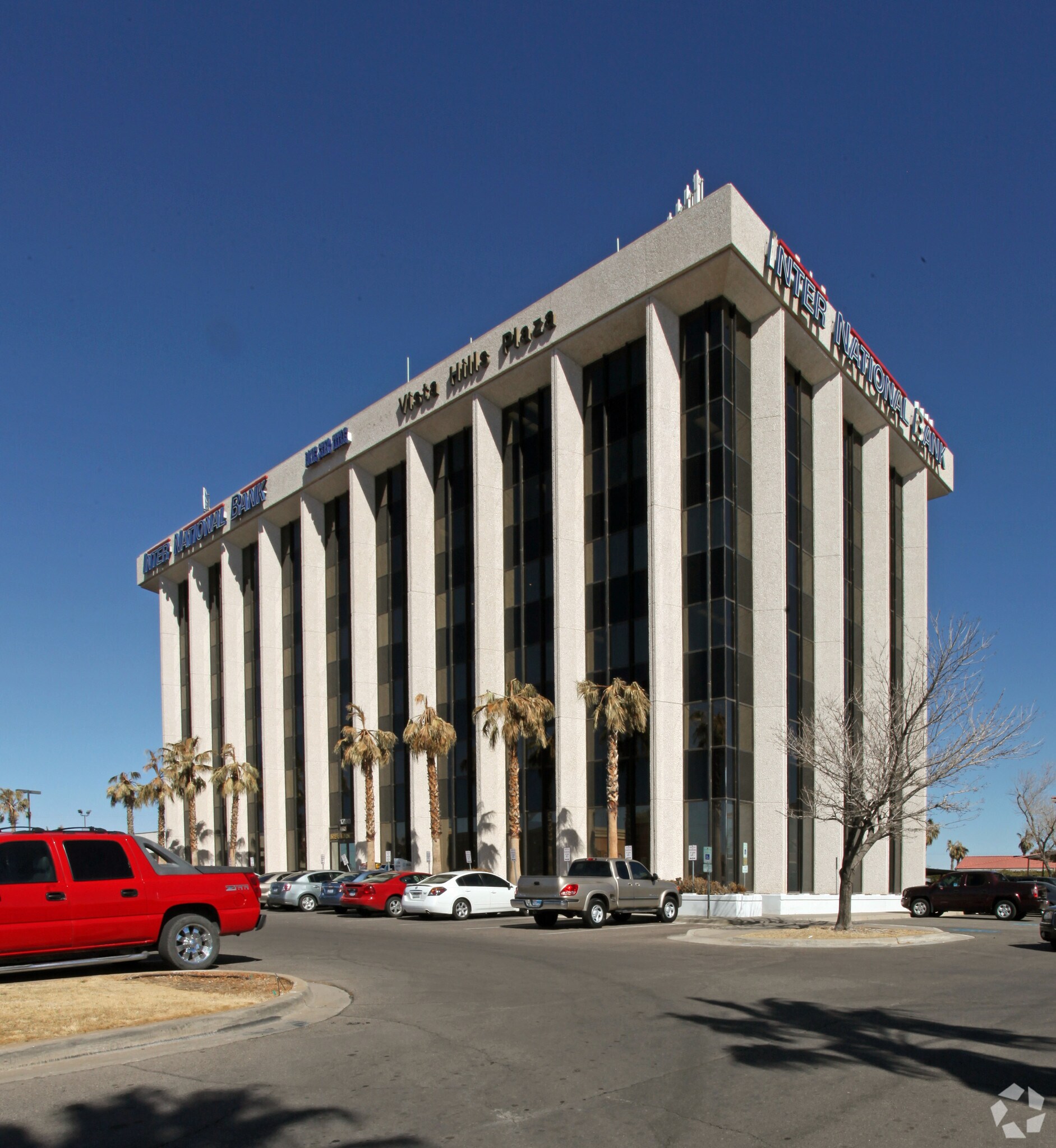 1790 N Lee Trevino Dr, El Paso, TX à louer Photo principale– Image 1 sur 11