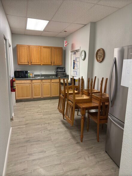 17880 Toledo Blade Blvd, Port Charlotte, FL à louer - Photo intérieure – Image 2 sur 17