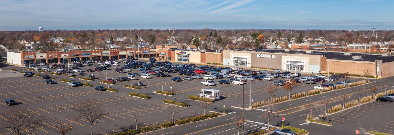 3509-3567 Hempstead Tpke, Levittown, NY à louer Photo de l’immeuble– Image 1 sur 5