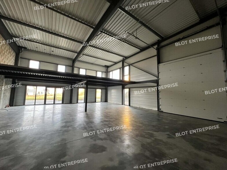 Local d'activités dans Montauban-de-Bretagne à vendre - Photo intérieure – Image 2 sur 9