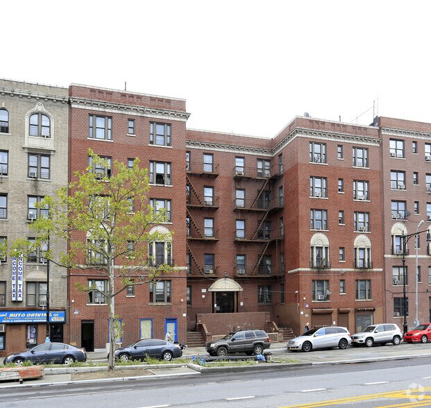 1362 Grand Concourse, Bronx, NY à vendre - Photo de l’immeuble – Image 2 sur 3