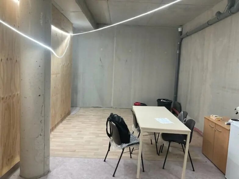 Local commercial dans Courbevoie à vendre - Photo de l’immeuble – Image 3 sur 6