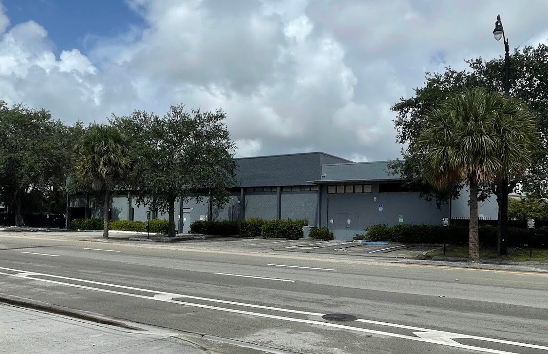 555 SE Dixie Hwy, Pompano Beach, FL à louer Photo de l’immeuble– Image 1 sur 9