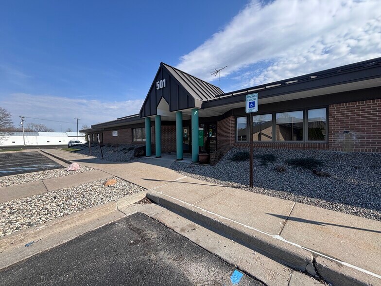 501 E Cummins St, Tecumseh, MI à vendre - Photo de l’immeuble – Image 1 sur 1