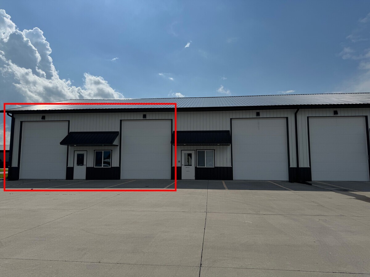 200 Greenfield Dr, Tiffin, IA 52340 - Lot A - - Photo intérieure - Image 2 of 7