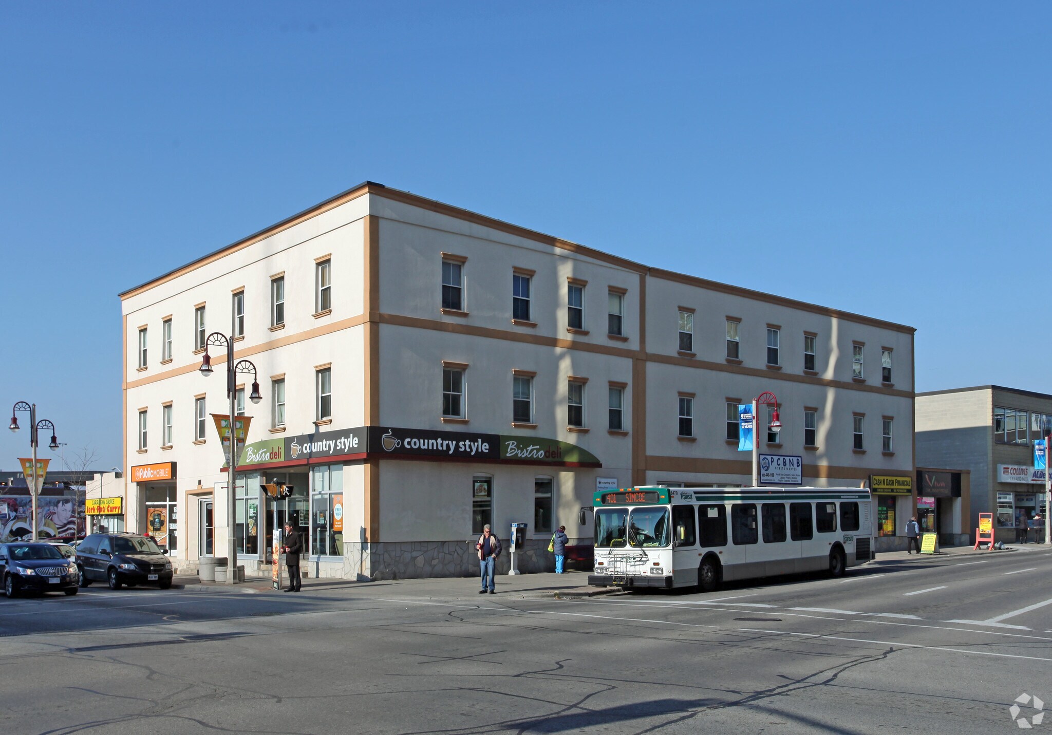 62-68 King St W, Oshawa, ON à louer Photo principale– Image 1 sur 17