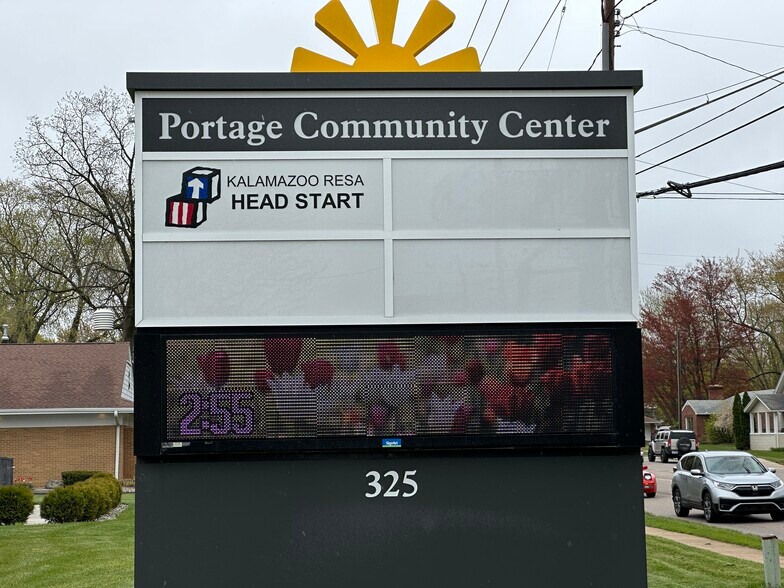 325 E Centre Rd, Portage, MI à louer - Photo de l’immeuble – Image 2 sur 16
