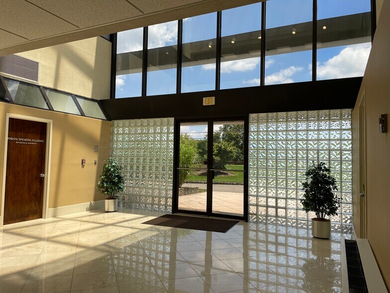 222 Ridgedale Ave, Cedar Knolls, NJ à louer - Photo de l’immeuble – Image 2 sur 6