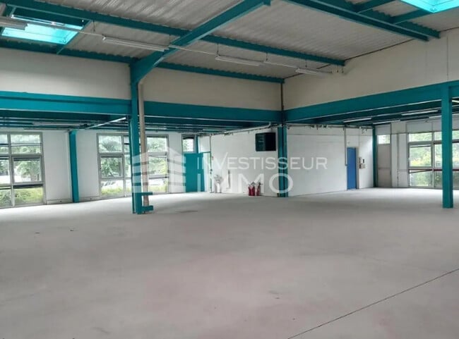 Plus de détails pour Bureau, Local d'activités à louer