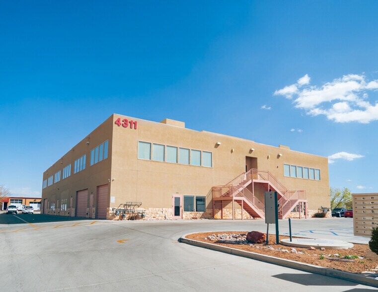 4311 Sara Rd SE, Albuquerque, NM à louer - Photo de l’immeuble – Image 1 sur 11