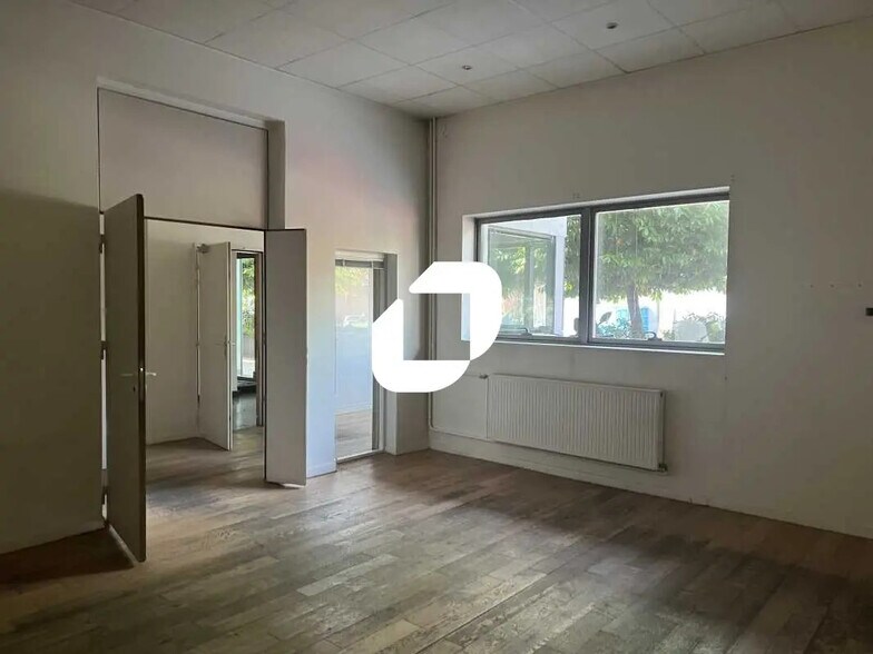 Bureau dans Saint-Denis à louer - Photo de l’immeuble – Image 3 sur 9