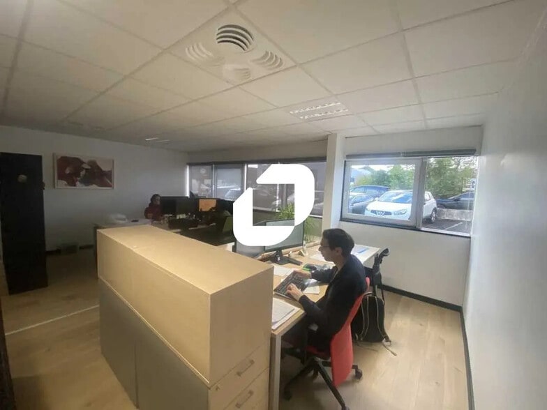 Bureau dans Le Haillan à louer - Photo de l’immeuble – Image 3 sur 8