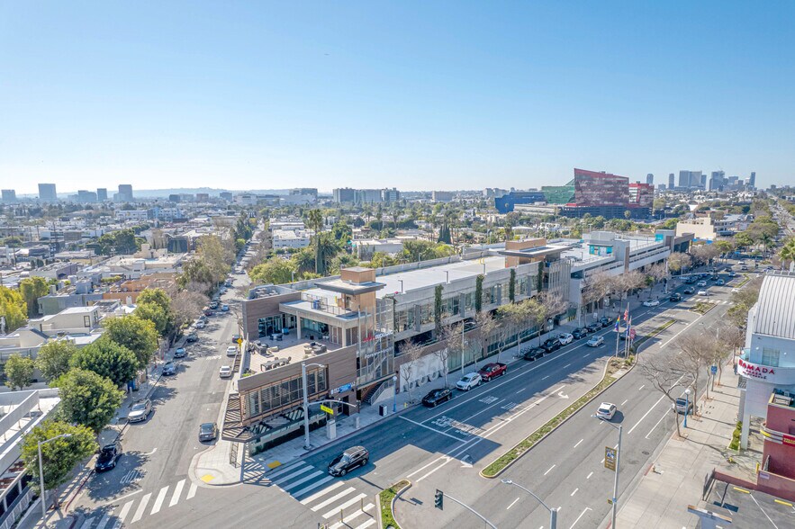 8550-8594 Santa Monica Blvd, West Hollywood, CA à louer - Photo de l’immeuble – Image 2 sur 9
