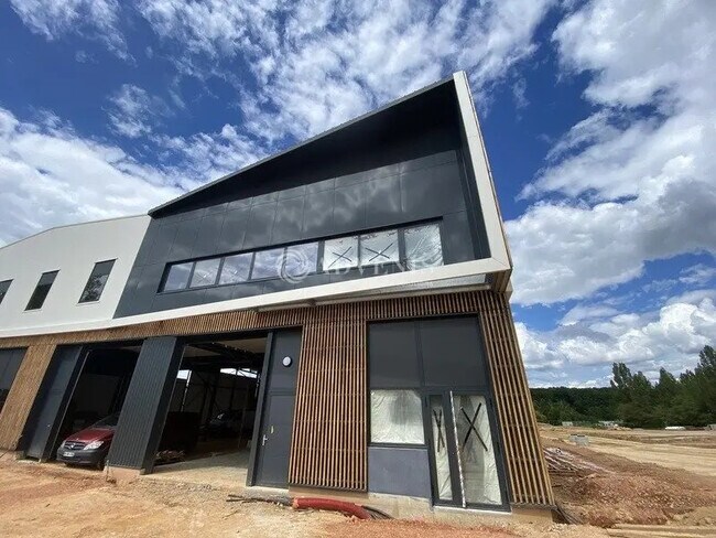 Plus de détails pour Local d’activités à vendre