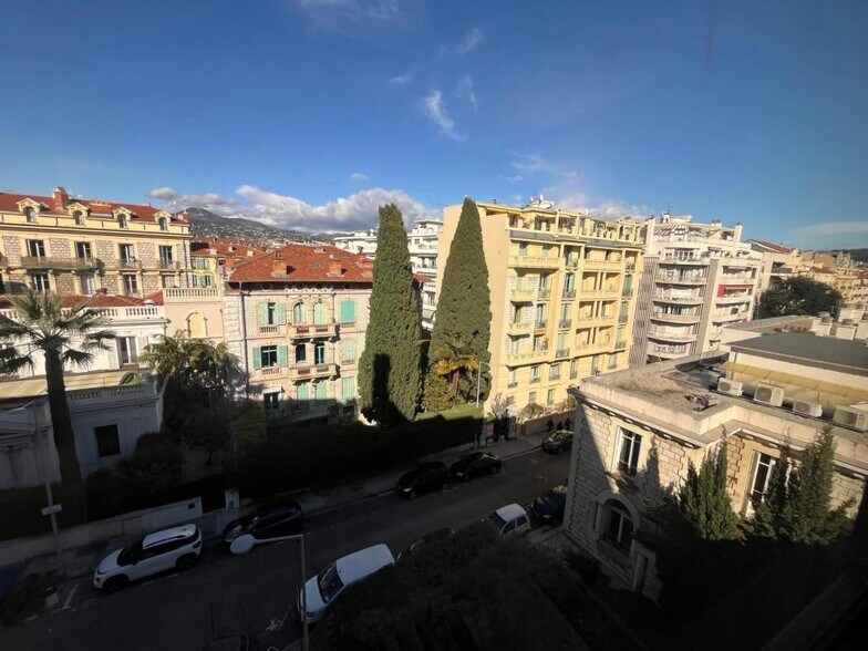 Bureau dans Nice à louer - Photo de l’immeuble – Image 3 sur 7