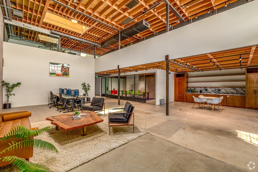 5872 Smiley Dr, Culver City, CA à louer - Photo intérieure – Image 3 sur 24