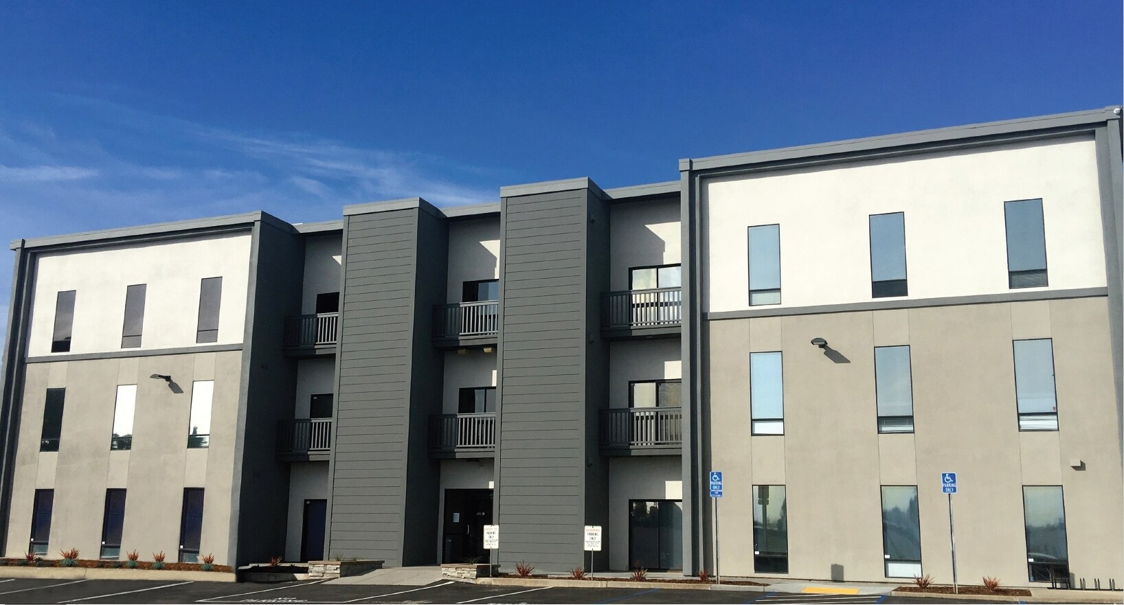 1094 Cudahy Pl, San Diego, CA à louer Photo de l’immeuble– Image 1 sur 5