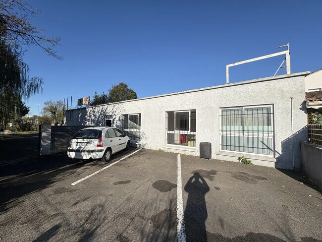 Plus de détails pour 191 Cours Victor Hugo, Cenon - Local d'activités à louer