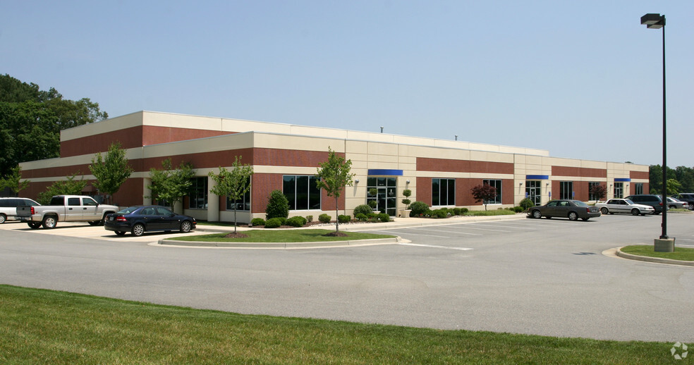 3005 Corporate Ln, Suffolk, VA à louer - Photo de l’immeuble – Image 2 sur 4