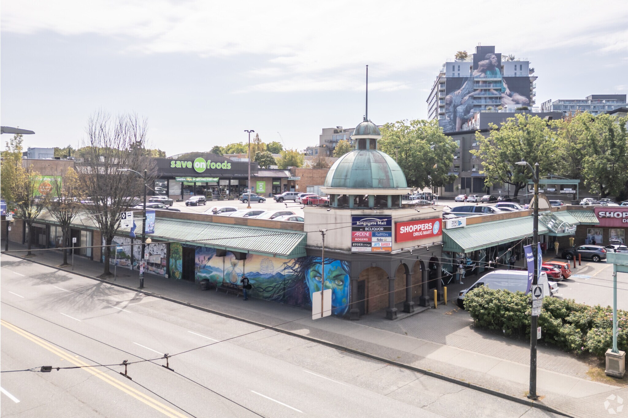 370 E Broadway, Vancouver, BC à louer Photo principale– Image 1 sur 8