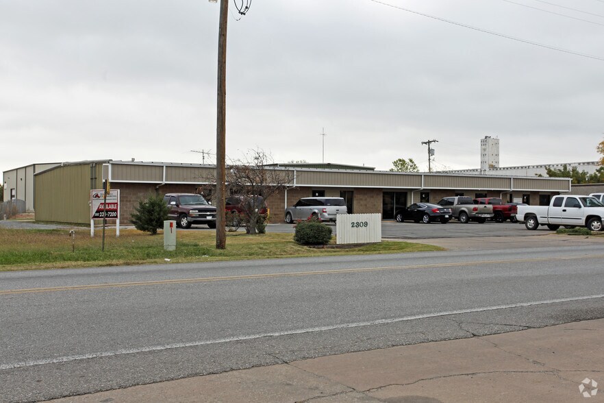 2309 N 10th St, Enid, OK à louer - Photo de l’immeuble – Image 2 sur 2