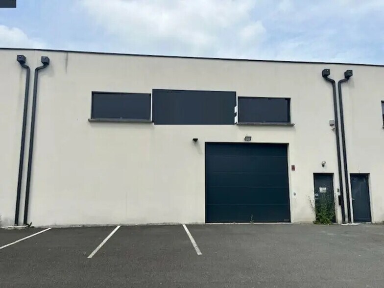 Local d'activités dans Montussan à vendre - Photo de l’immeuble – Image 1 sur 6