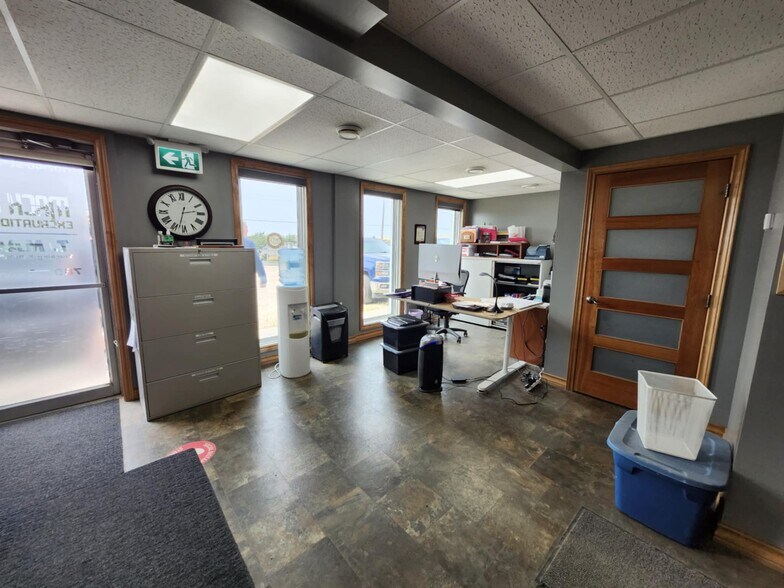 6107 46th St, Leduc, AB à louer - Photo de l’immeuble – Image 2 sur 5