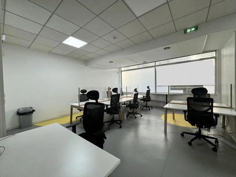 Local commercial dans Courbevoie à vendre - Photo de l’immeuble – Image 3 sur 8