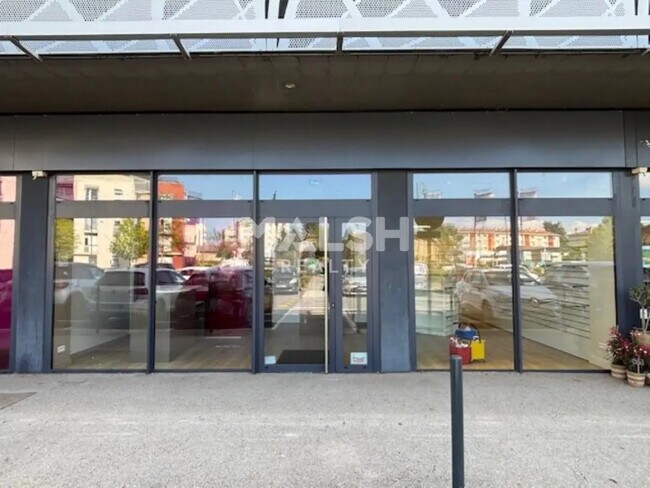 Plus de détails pour Local commercial à louer