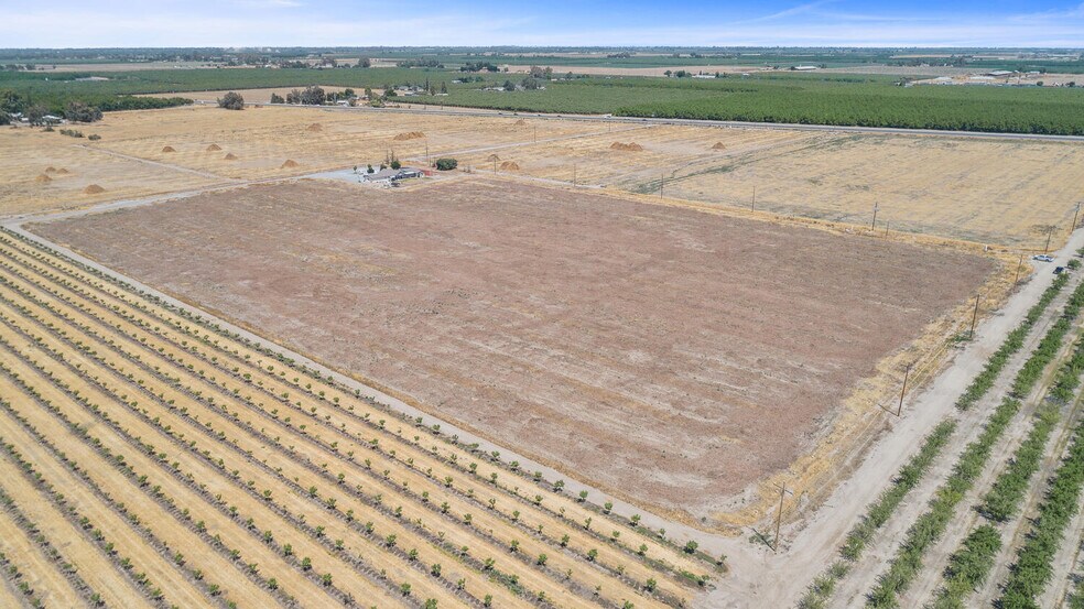 Houston Avenue & 14th Avenue, Hanford, CA à vendre - Photo principale – Image 1 sur 1