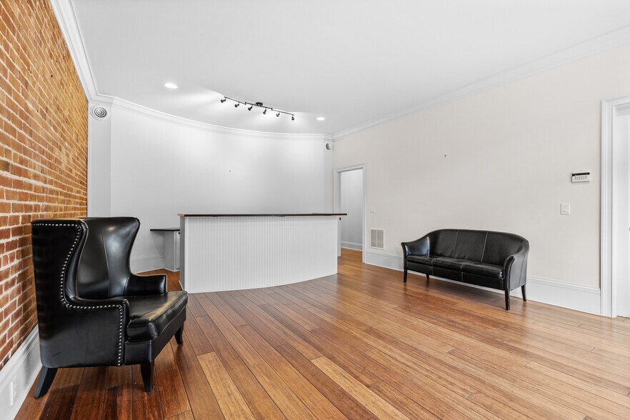 117 E Chestnut St, Corydon, IN à vendre - Hall d’entrée – Image 2 sur 33
