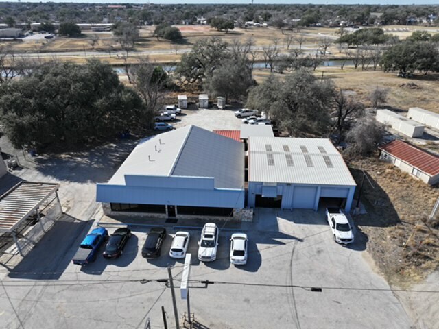 627 2nd St, Pleasanton, TX à vendre Photo principale– Image 1 sur 12