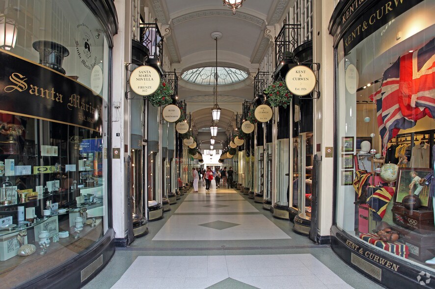 52 Jermyn St, Londres à louer - Photo de l’immeuble – Image 2 sur 12