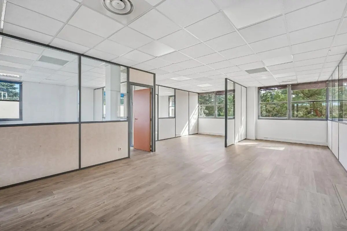 Bureau dans Saint-Genis-Laval à vendre Photo intérieure– Image 1 sur 15