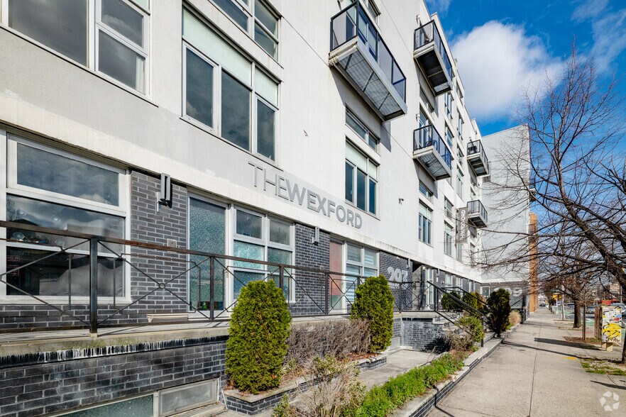 299 McGuinness Blvd, Brooklyn, NY à vendre - Photo de l’immeuble – Image 3 sur 6
