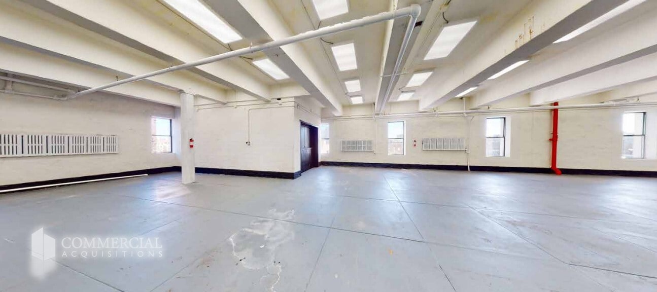 305 E 182nd St, Bronx, NY à vendre Photo intérieure– Image 1 sur 4