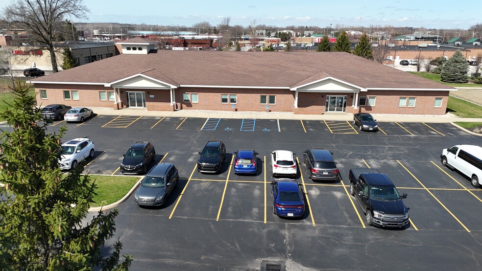 7142 Nightingale Dr, Holland, OH à vendre - Photo de l’immeuble – Image 1 sur 11