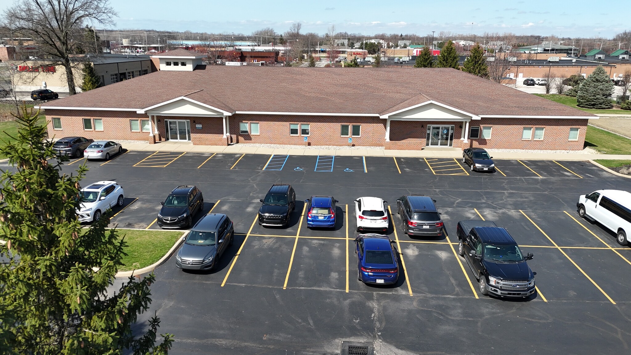 7142 Nightingale Dr, Holland, OH à vendre Photo de l’immeuble– Image 1 sur 12