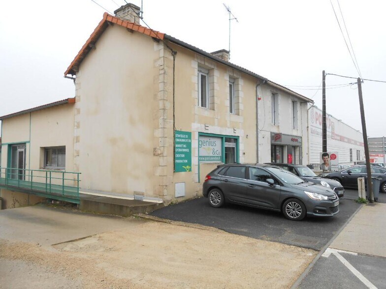Bureau dans Poitiers à louer - Photo de l’immeuble – Image 2 sur 8